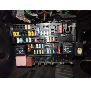 CAJA RELES / FUSIBLES...