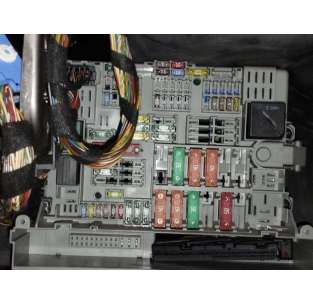 CAJA RELES / FUSIBLES BMW...