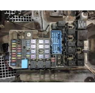 CAJA RELES / FUSIBLES MAZDA...