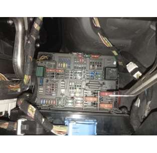 CAJA RELES / FUSIBLES BMW...