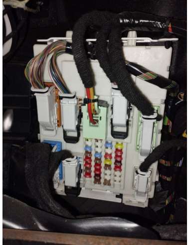 CAJA RELES / FUSIBLES VOLVO V40...
