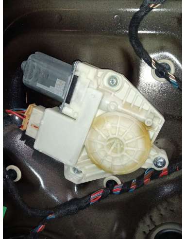 ELEVALUNAS DELANTERO DERECHO SEAT...