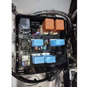 CAJA RELES / FUSIBLES...