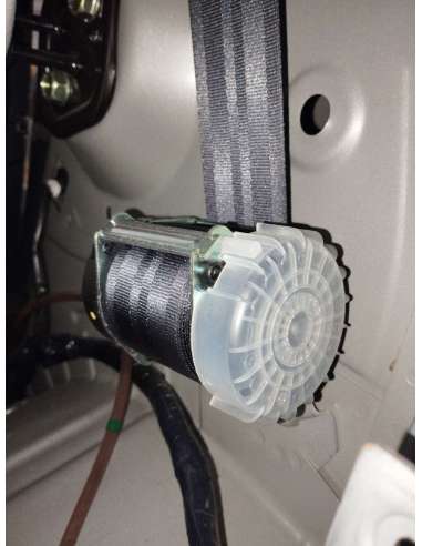 CINTURON SEGURIDAD TRASERO DERECHO...