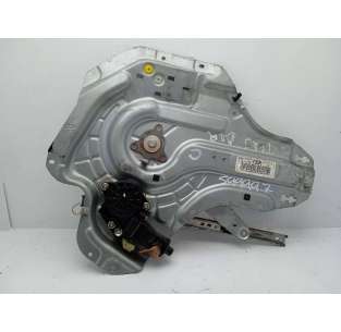 ELEVALUNAS TRASERO DERECHO...