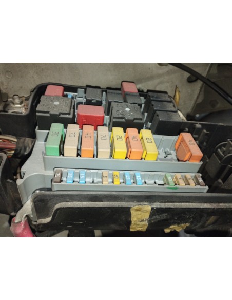 Recambio de caja reles / fusibles para alfa romeo mito (145) junior referencia OEM IAM 50516704  