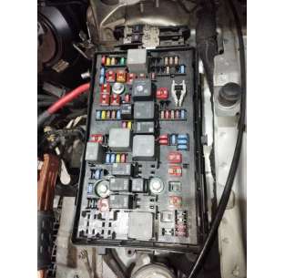 CAJA RELES / FUSIBLES OPEL...