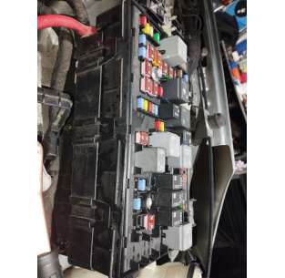 CAJA RELES / FUSIBLES OPEL... 2