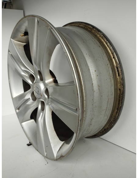 Recambio de llanta para kia sportage drive 4x2 referencia OEM IAM 529103U200  