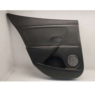 GUARNECIDO PUERTA TRASERA...