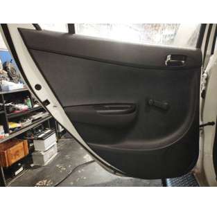 GUARNECIDO PUERTA TRASERA...