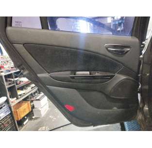 GUARNECIDO PUERTA TRASERA...