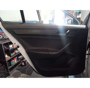 GUARNECIDO PUERTA TRASERA...