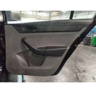 GUARNECIDO PUERTA TRASERA...