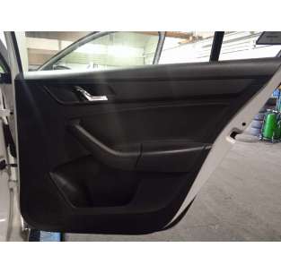 GUARNECIDO PUERTA TRASERA...