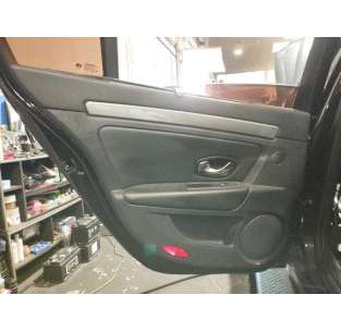 GUARNECIDO PUERTA TRASERA...