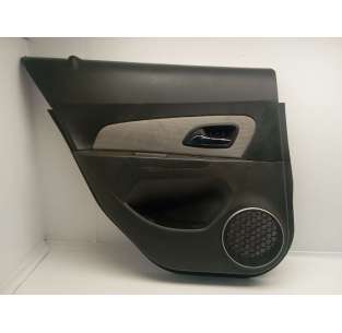 GUARNECIDO PUERTA TRASERA...