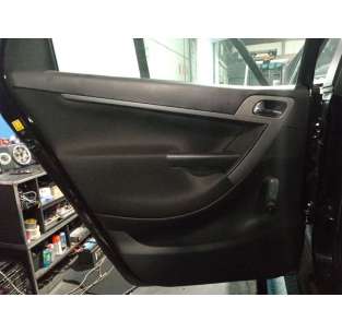 GUARNECIDO PUERTA TRASERA...