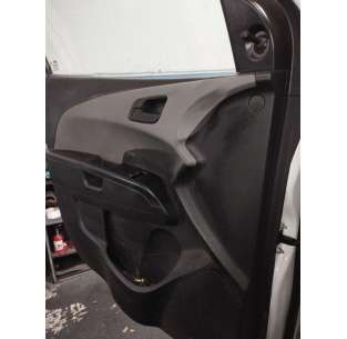 GUARNECIDO PUERTA DELANTERA... 2