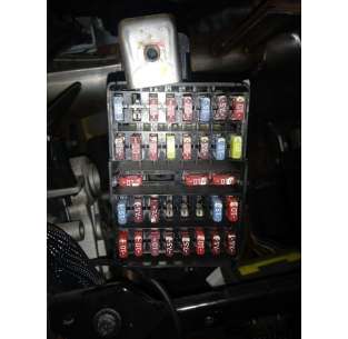 CAJA RELES / FUSIBLES...