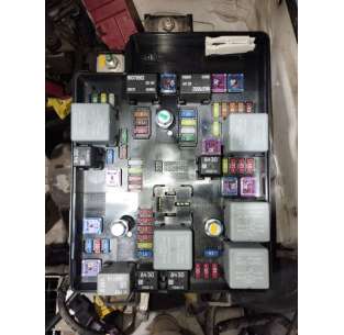 CAJA RELES / FUSIBLES...