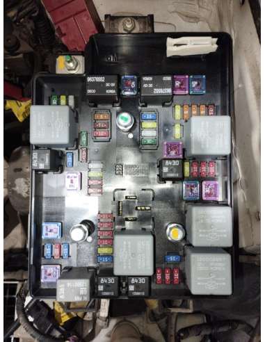 CAJA RELES / FUSIBLES CHEVROLET AVEO...