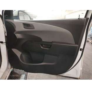 GUARNECIDO PUERTA DELANTERA...