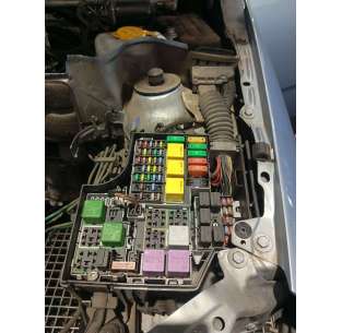 CAJA RELES / FUSIBLES OPEL...