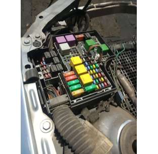 CAJA RELES / FUSIBLES OPEL... 2