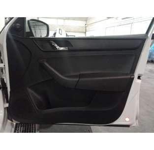 GUARNECIDO PUERTA DELANTERA...