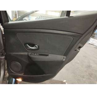 GUARNECIDO PUERTA TRASERA...