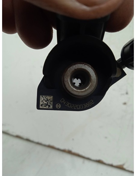 Recambio de inyector para toyota yaris active referencia OEM IAM 236700W020 BOSCH 