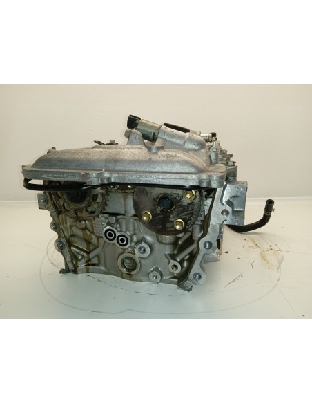 Recambio de culata para toyota auris hybrid active referencia OEM IAM 1110109435  