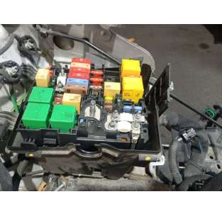 CAJA RELES / FUSIBLES... 2