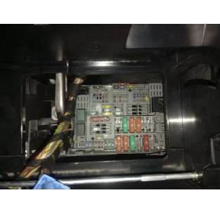 CAJA RELES / FUSIBLES BMW...