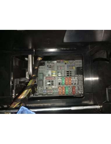 CAJA RELES / FUSIBLES BMW SERIE 3...