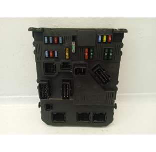 CAJA RELES / FUSIBLES...