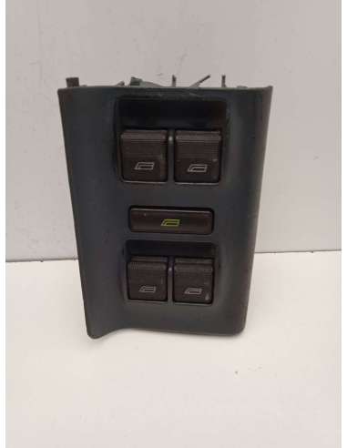 532943