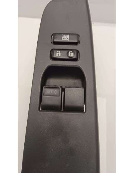 693082