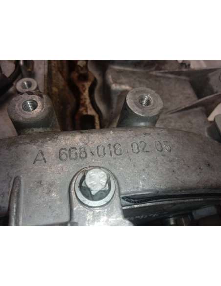 817699