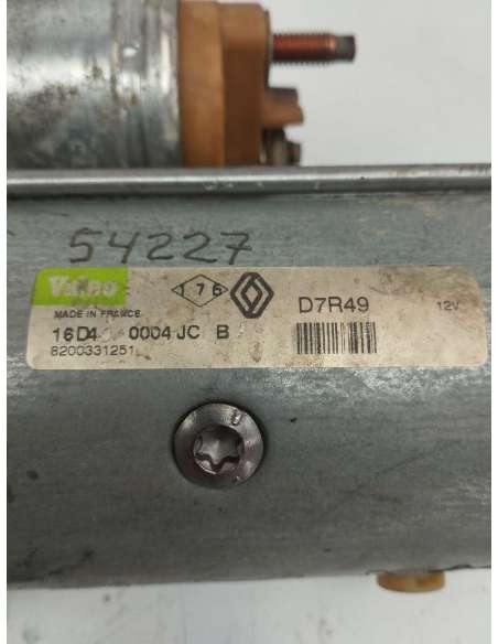 818710