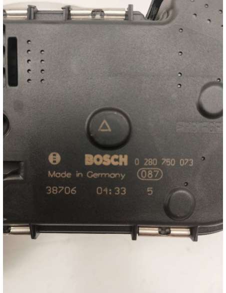 818735