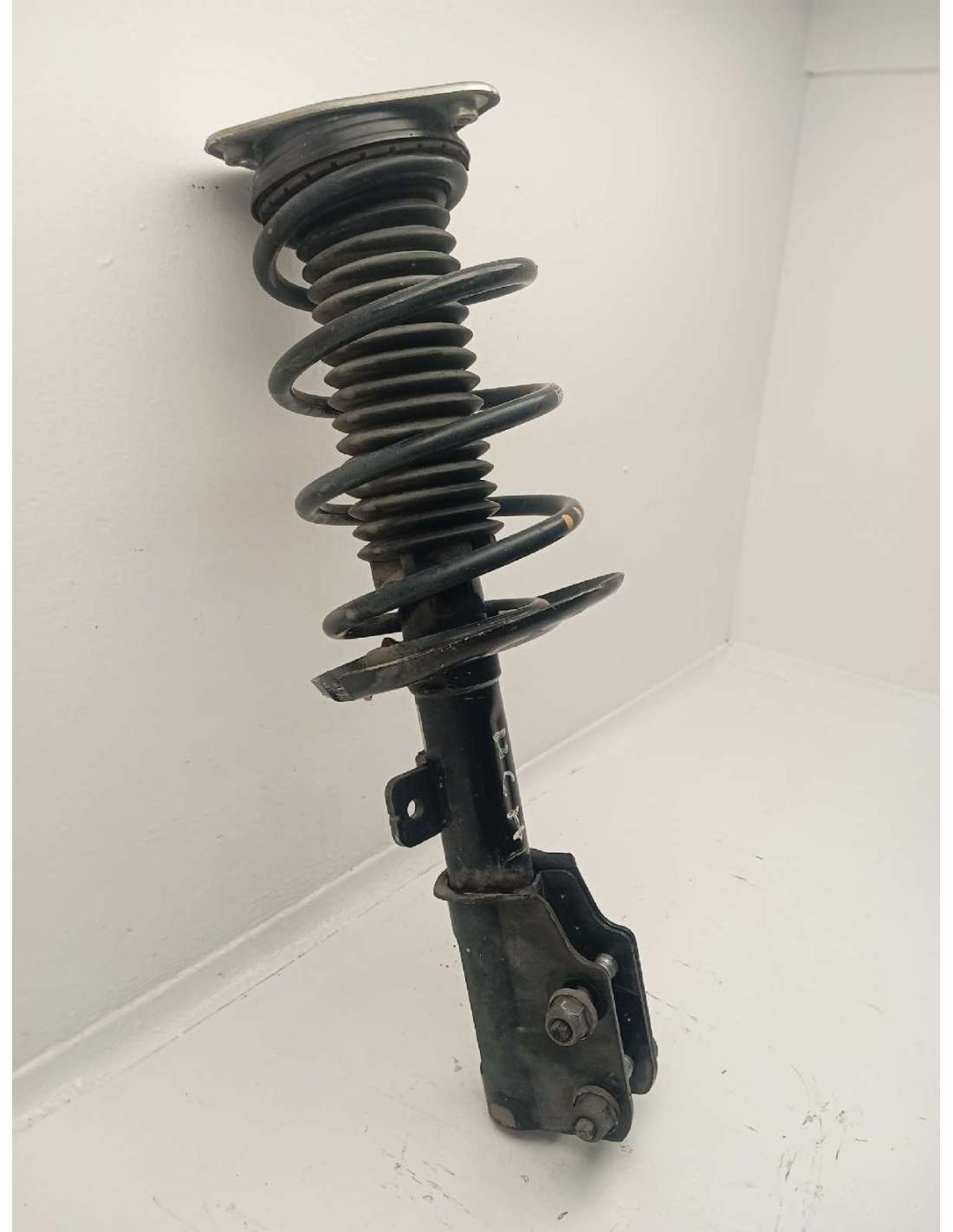 AMORTIGUADOR DELANTERO DERECHO... AMORTIGUADOR DELANTERO DERECHO...