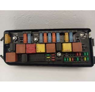 CAJA RELES / FUSIBLES SAAB... 2