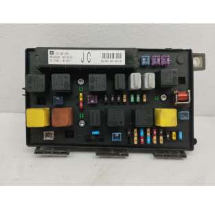 CAJA RELES / FUSIBLES OPEL...