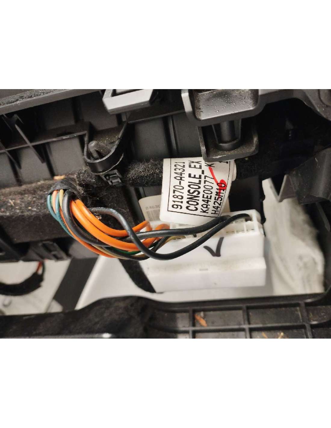 APOYABRAZOS CENTRAL KIA CARENS (RP)... APOYABRAZOS CENTRAL KIA CARENS (RP)...