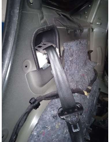 CINTURON SEGURIDAD TRASERO DERECHO -...