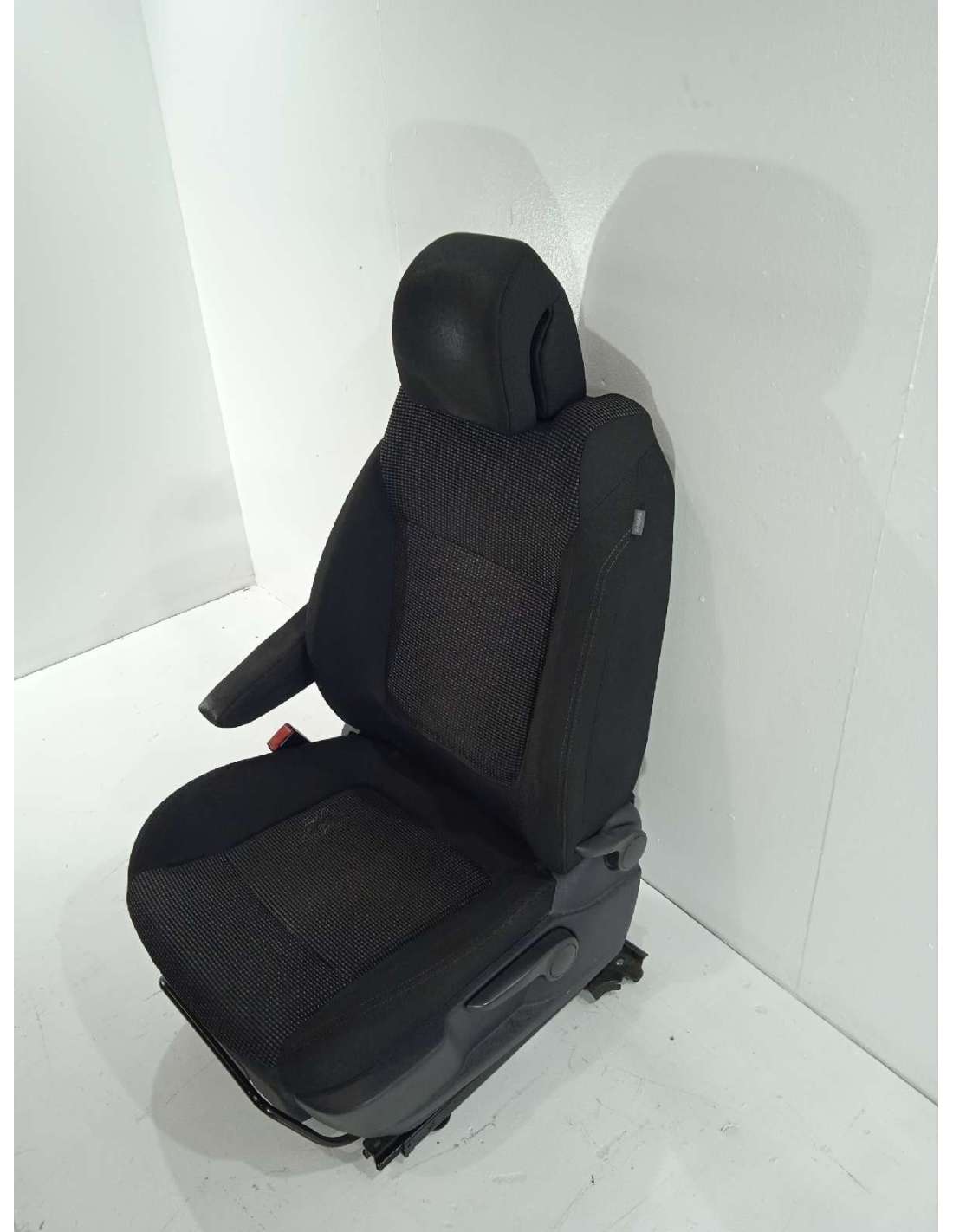 ASIENTO DELANTERO IZQUIERDO PEUGEOT... ASIENTO DELANTERO IZQUIERDO PEUGEOT...