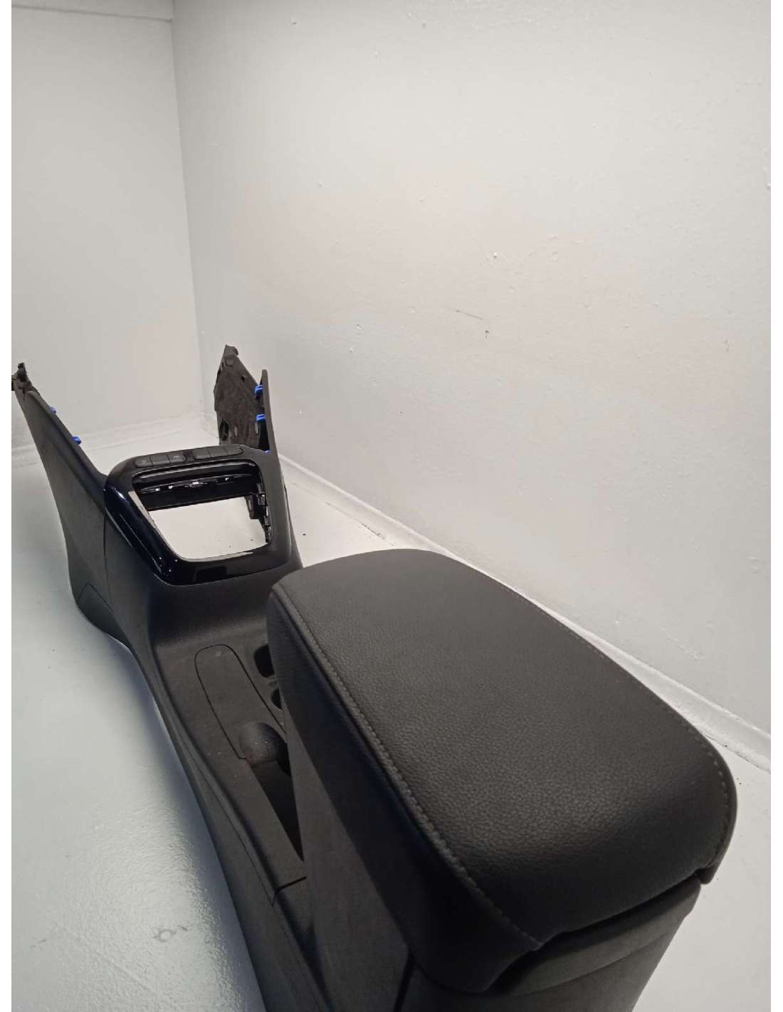 APOYABRAZOS CENTRAL OPEL CORSA F... APOYABRAZOS CENTRAL OPEL CORSA F...