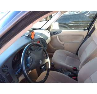 saab 9-3 berlina del año 2002 2